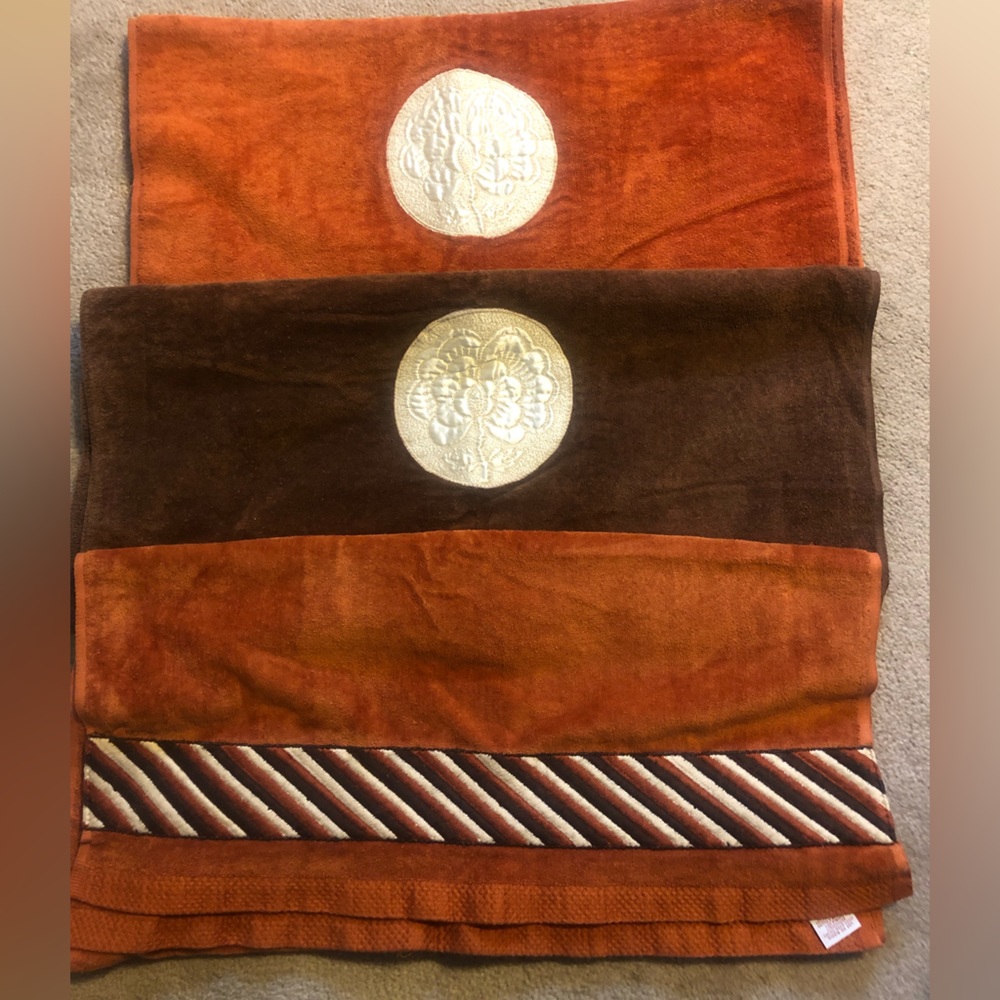 3 New Avanti Embroidered Appliqué bath towels Java Burnt Orange 26” x 50”